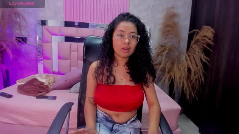Snapshot of griselle_rousse chatting on 17, 10, 2025 online show from 17, 10, 2025