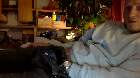 gruendamien online show from 10, 1, 2025