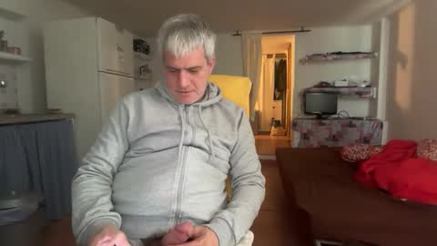 guardiannif_ online show from 4, 2, 2026