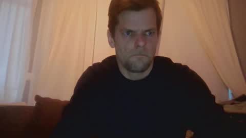 gunnarssonbenni33 online show from 8, 5, 2026