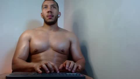holl latino online show from 22, 5, 2026