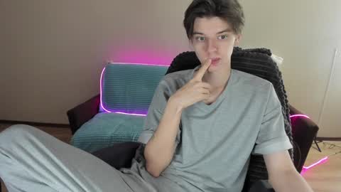 guy_liam1 online show from 5, 12, 2024