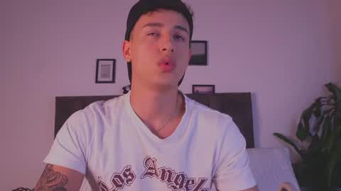 Snapshot of guy_twinks chatting on 21, 6, 2026 Gabriel online show from 21, 6, 2026
