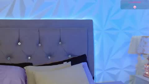 Gwen Drew online show from 23, 9, 2025