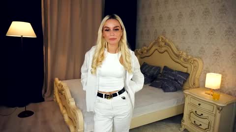 Snapshot of gwenbudlong chatting on 4, 12, 2024 Sofia online show from 4, 12, 2024