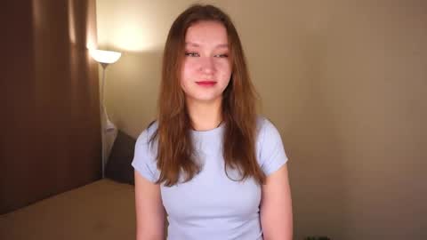 Snapshot of gwennielove chatting on 7, 5, 2026 Molly online show from 7, 5, 2026