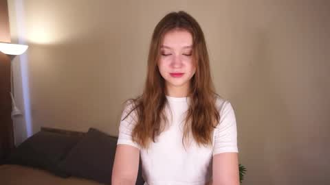 Snapshot of gwennielove chatting on 24, 5, 2026 Molly online show from 24, 5, 2026