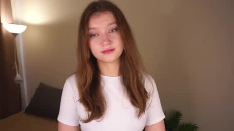 Snapshot of gwennielove chatting on 7, 6, 2026 Molly online show from 7, 6, 2026