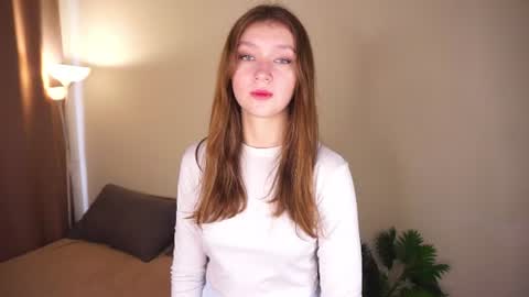 Snapshot of gwennielove chatting on 20, 6, 2026 Molly online show from 20, 6, 2026
