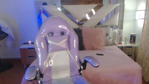 gyal_8_ online show from 6, 11, 2025