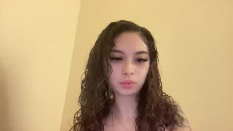 Snapshot of h3nnynlace chatting on 16, 11, 2025 h3nnynlace online show from 16, 11, 2025