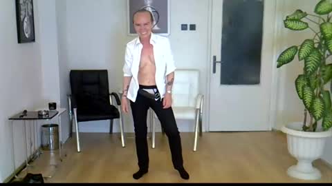 Snapshot of h_blackwood chatting on 3, 6, 2026 H. Blackwood online show from 3, 6, 2026