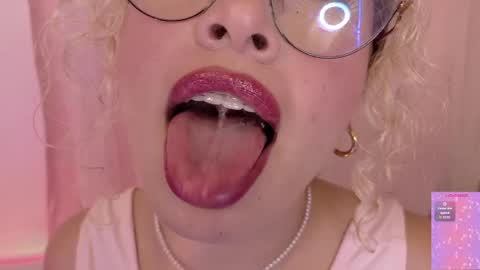 Snapshot of haelycute chatting on 7, 6, 2026 Haely online show from 7, 6, 2026