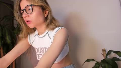 Snapshot of hailey_firee chatting on 12, 9, 2025 Hailey online show from 12, 9, 2025