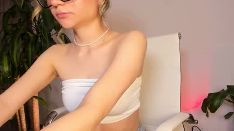 Hailey online show from 18, 10, 2025