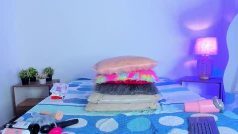 hailey_hadid online show from 16, 10, 2025