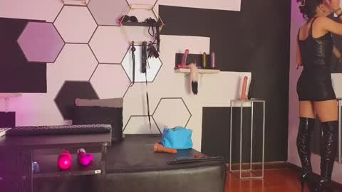 haileycat_ online show from 27, 1, 2025