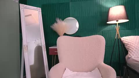 Hailey online show from 12, 11, 2025