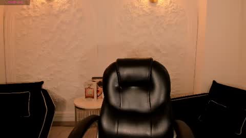 Snapshot of haileyross_ chatting on 18, 6, 2026 Hailey online show from 18, 6, 2026