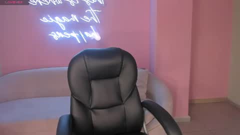Snapshot of haileyross_ chatting on 12, 7, 2026 Hailey online show from 12, 7, 2026