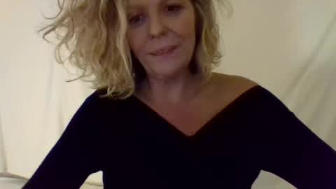 Snapshot of haileys123 chatting on 28, 12, 2024 Hailey online show from 28, 12, 2024