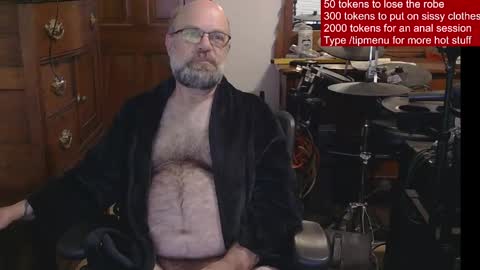 HairyDaddyBear69 online show from 18, 5, 2026