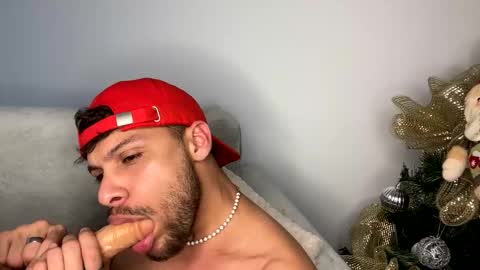 Independent       model  online show from 23, 12, 2024