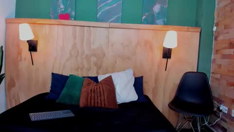 Halley Lorens online show from 12, 10, 2025