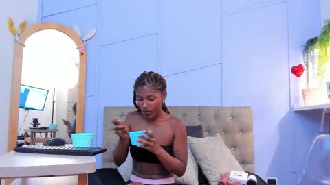 Halley Lorens online show from 11, 11, 2025