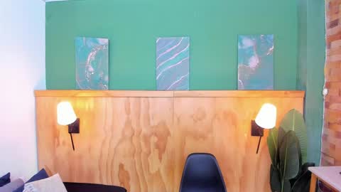 Halley Lorens online show from 1, 4, 2026