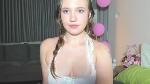 Snapshot of hanahwoods chatting on 12, 3, 2025 hanahwoods online show from 12, 3, 2025