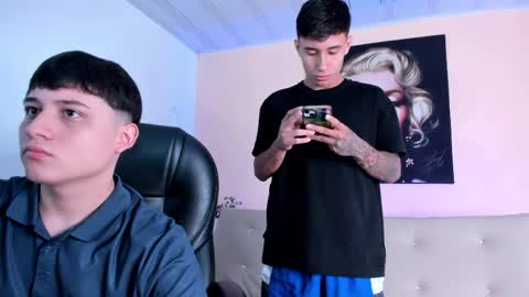 Snapshot of handsomeboys19 chatting on 20, 4, 2026 leonardfarrucknick and otis online show from 20, 4, 2026