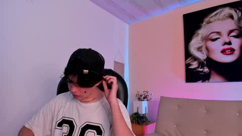 Snapshot of handsomeboys19 chatting on 21, 4, 2026 leonardfarrucknick and otis online show from 21, 4, 2026