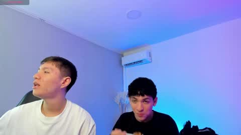 Snapshot of handsomeboys19 chatting on 15, 5, 2026 leonardfarrucknick and otis online show from 15, 5, 2026