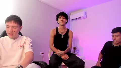Snapshot of handsomeboys19 chatting on 22, 5, 2026 leonardfarrucknick and otis online show from 22, 5, 2026
