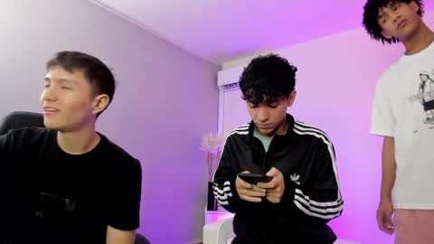 Snapshot of handsomeboys19 chatting on 30, 5, 2026 leonardfarrucknick and otis online show from 30, 5, 2026