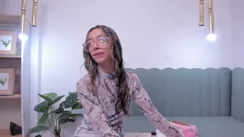 Snapshot of hannacarttier_ chatting on 5, 7, 2026 Hanna Carttier online show from 5, 7, 2026