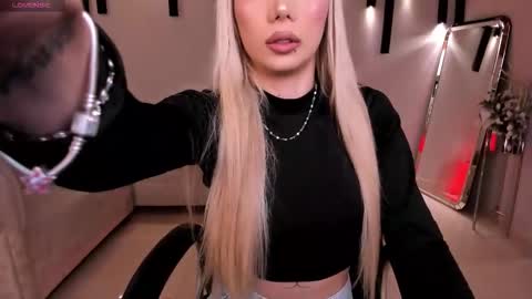  Hanna Connor  online show from 18, 10, 2025