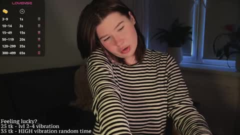 Snapshot of hannah_allin chatting on 12, 4, 2026 Hannah Allin online show from 12, 4, 2026