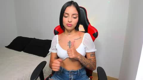 Snapshot of hannah_miltonn chatting on 26, 4, 2026 Hannah Milton online show from 26, 4, 2026