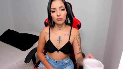 Snapshot of hannah_miltonn chatting on 19, 5, 2026 Hannah Milton online show from 19, 5, 2026