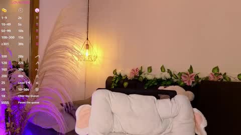 Hannah Williams online show from 10, 10, 2025