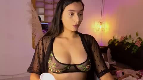 Hannah Williams online show from 23, 10, 2025