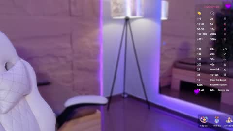 Snapshot of hannahmonttgomery chatting on 30, 5, 2026 hannahmonttgomery Help me reach 100 Hands up online show from 30, 5, 2026