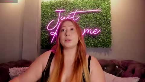 Snapshot of hannamartinn_ chatting on 12, 5, 2026 hannamartinn_ online show from 12, 5, 2026