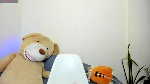 Snapshot of hanny_13 chatting on 15, 5, 2026 taylor live online show from 15, 5, 2026