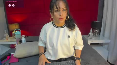 Snapshot of hanny_milf_ chatting on 22, 1, 2025 HANNY online show from 22, 1, 2025