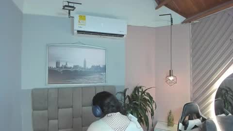 Snapshot of hanny_milf_ chatting on 11, 9, 2025 HANNY online show from 11, 9, 2025