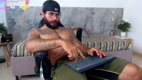 Snapshot of hanz_col chatting on 19, 4, 2026 hanz_col online show from 19, 4, 2026