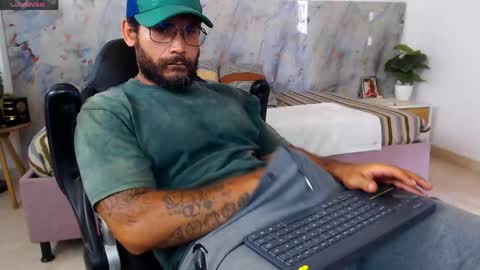 Snapshot of hanz_col chatting on 22, 4, 2026 hanz_col online show from 22, 4, 2026